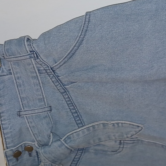 Gilli Washed Denim Mini Skirt with Tie Belt in Size L  (NWT) - Picture 4 of 10